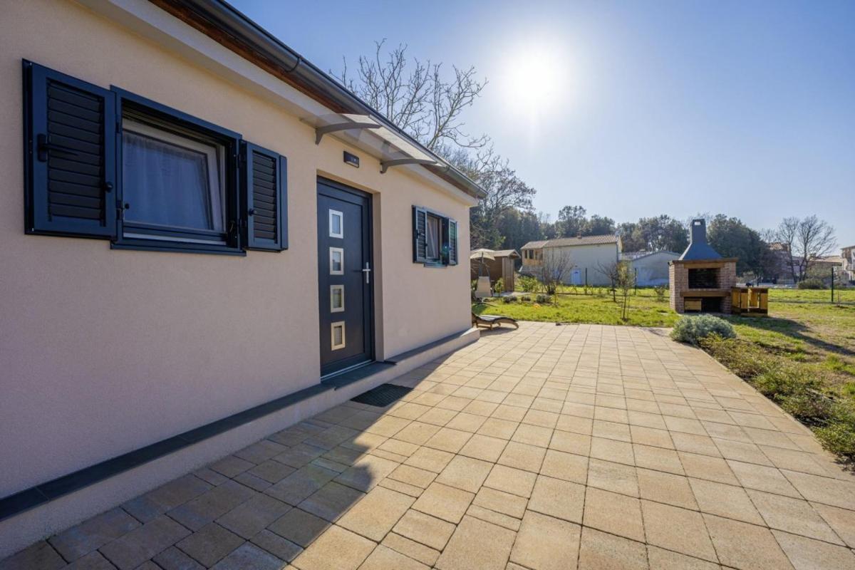 Modean In Pula - Haus Fuer 2-3 Personen 빌라 외부 사진