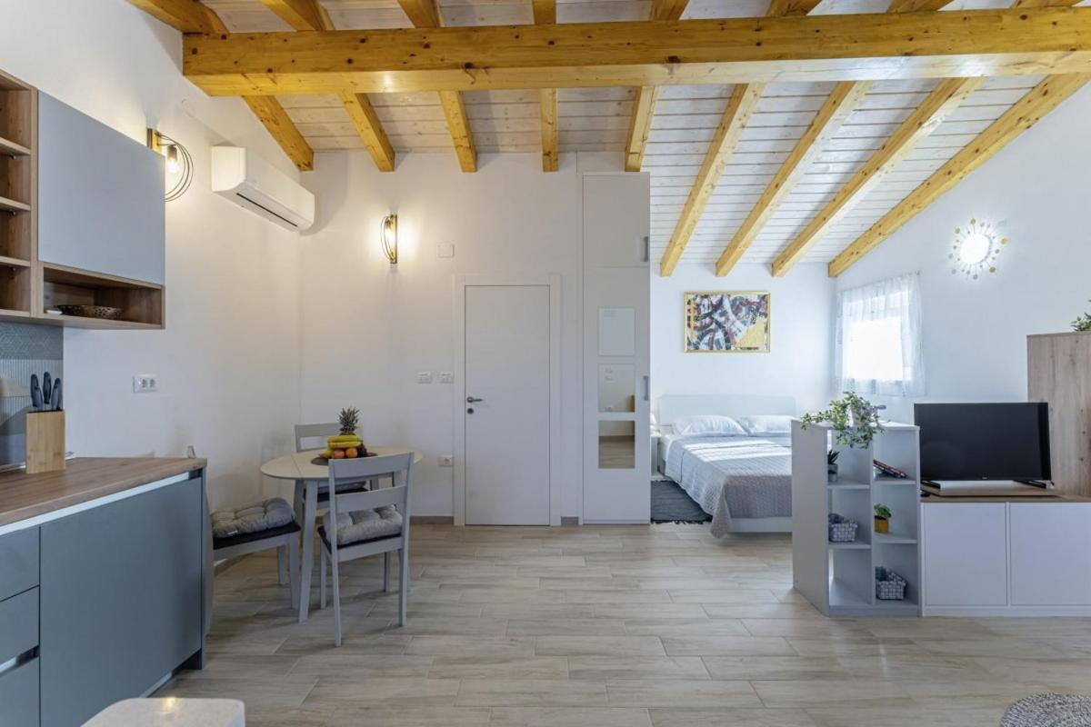 Modean In Pula - Haus Fuer 2-3 Personen 빌라 외부 사진