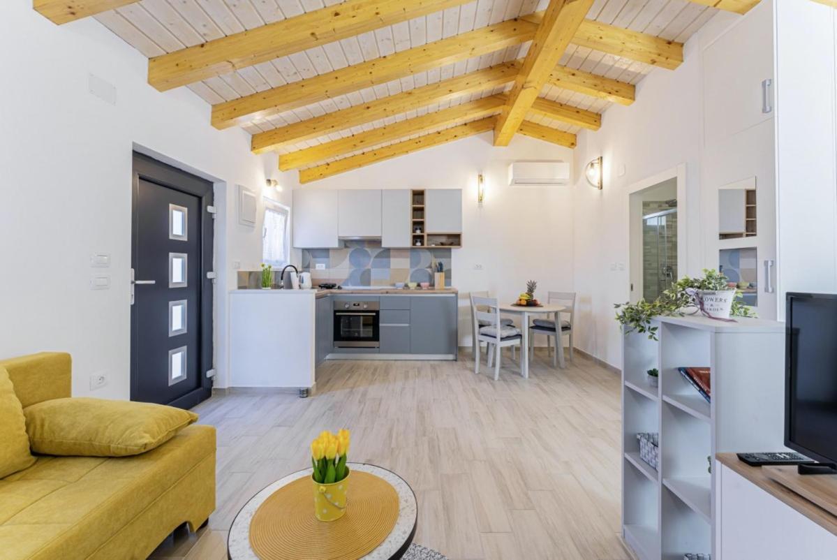 Modean In Pula - Haus Fuer 2-3 Personen 빌라 외부 사진