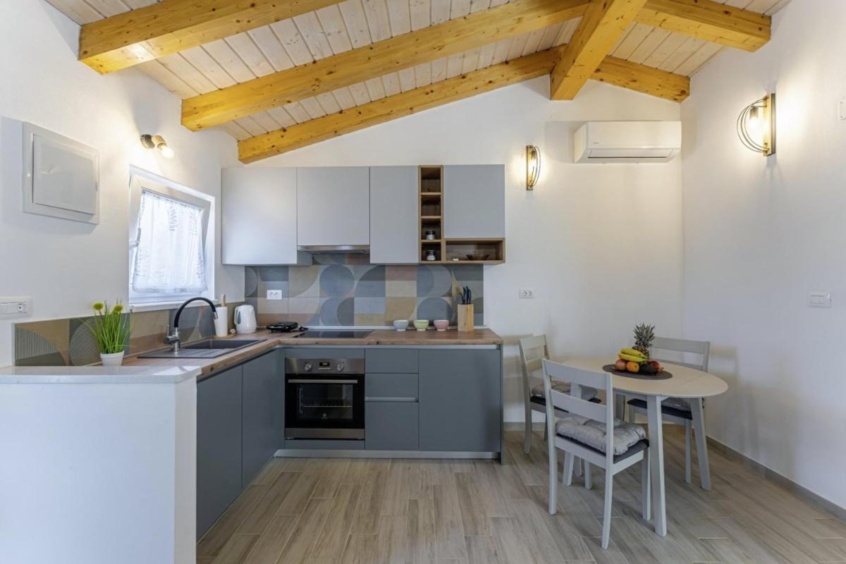 Modean In Pula - Haus Fuer 2-3 Personen 빌라 외부 사진